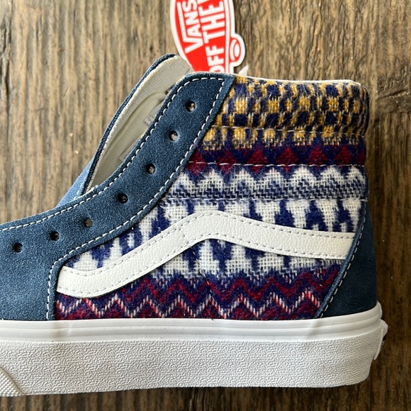 Vans Sk8-Hi Southwestern/Aztec print material. Blue, white & red. Women’s 6. NWT - Picture 9 of 14